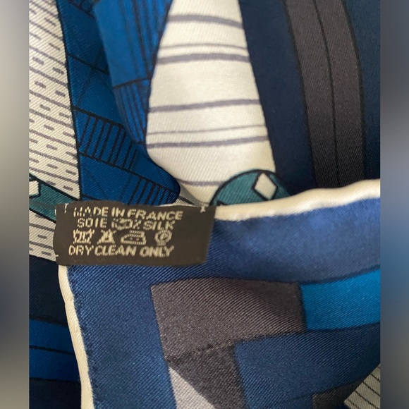 HERMES Patchwork Horse Silk Shawl Scarf - Picture 4 of 11